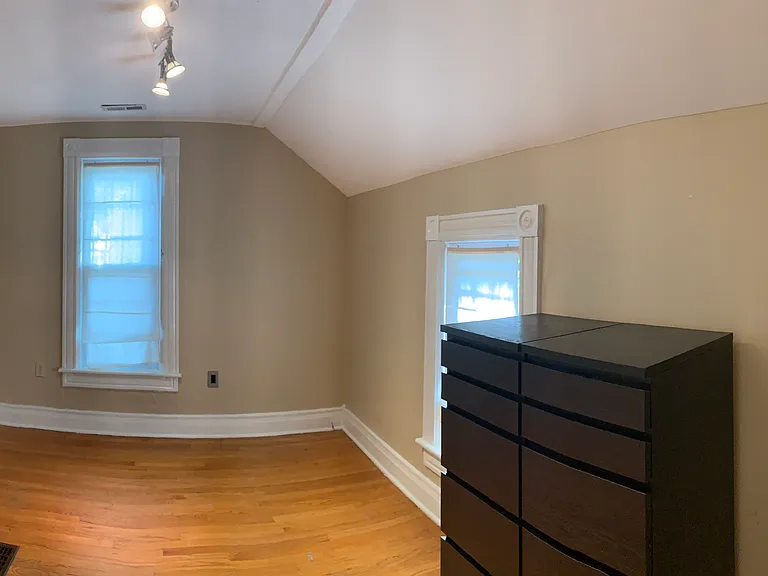 310 E Summit St — Photo 6