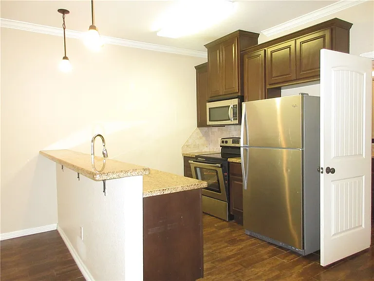 405A Ash St — Photo 4