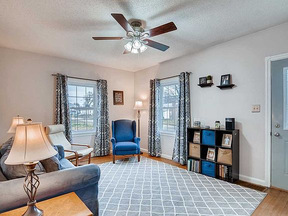 5th image of 2554 N Evans Ave