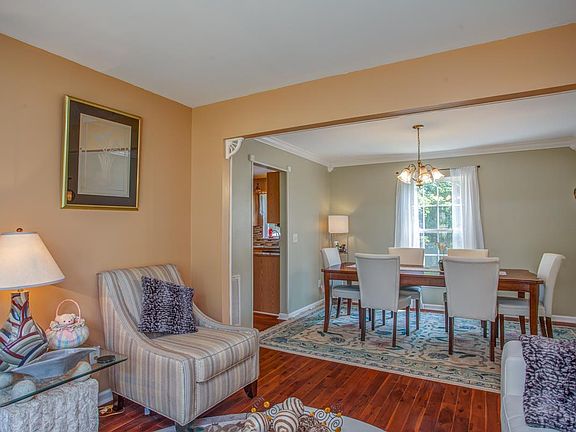 5th image of 212 Winward Ct