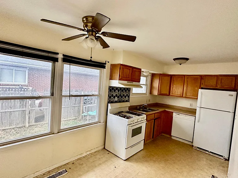 3839 Astor Ave — Photo 3