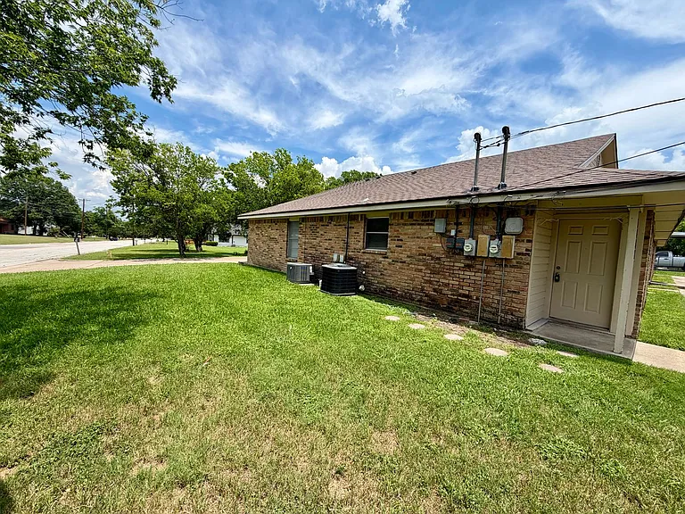 3447 Pewitt Dr — Photo 15