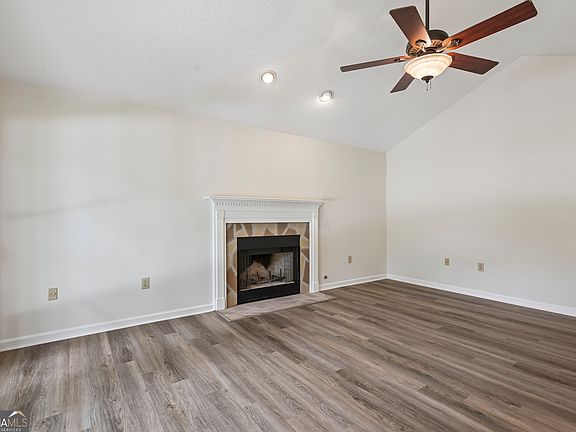 3rd image of 18 Misty Ridge Pl