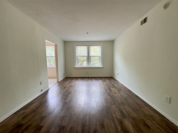 4th image of 1160 Holcomb Ave #104