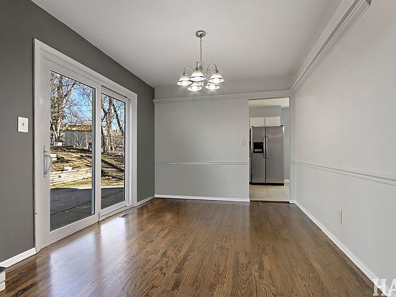 4th image of 810 N Oakwood Dr