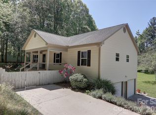 16 Southwood Dr, Weaverville, NC 28787