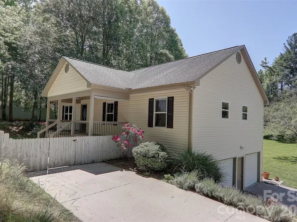 16 Southwood Dr, Weaverville, NC 28787