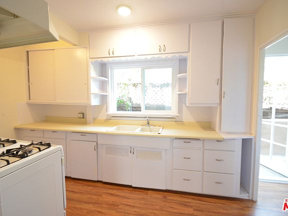 5th image of 102 Paloma Ave #2