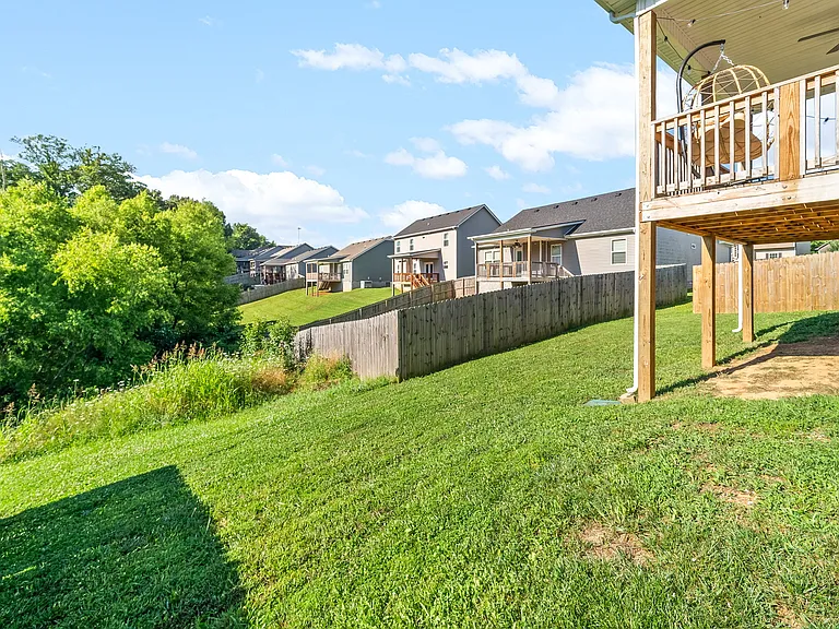 986 Guinevere Ct — Photo 21