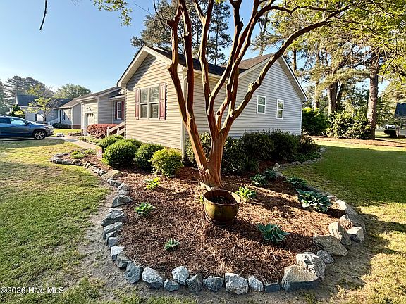 4th image of 378 Country Club Road