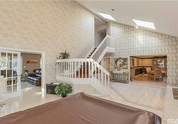 3rd image of 55 Sage Hollow Ct