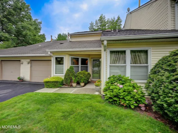 22 Aspen Avenue, Englishtown, NJ 07726