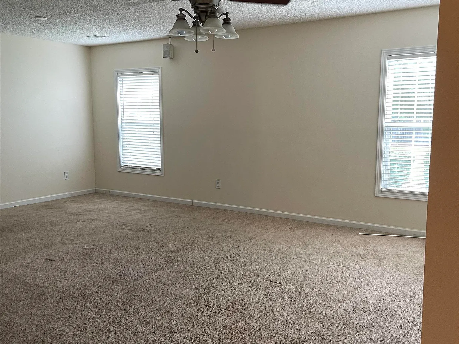 3 bed, 1705 sqft, $1,700 — Photo 2