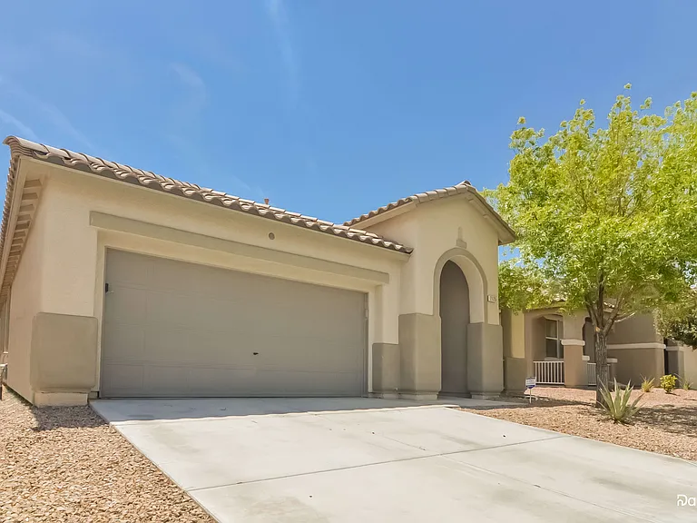 2125 Silvereye Dr — Photo 2