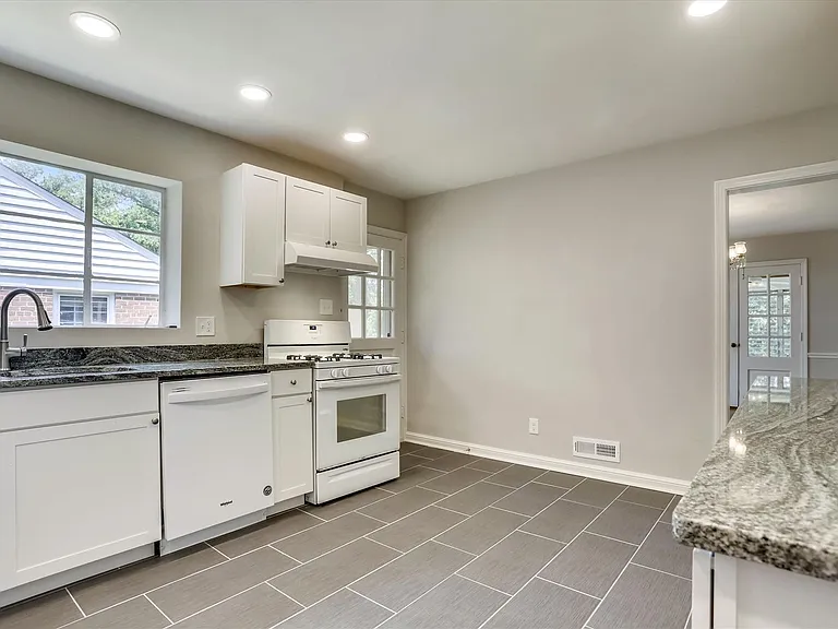 3303 Winnett Rd — Photo 3