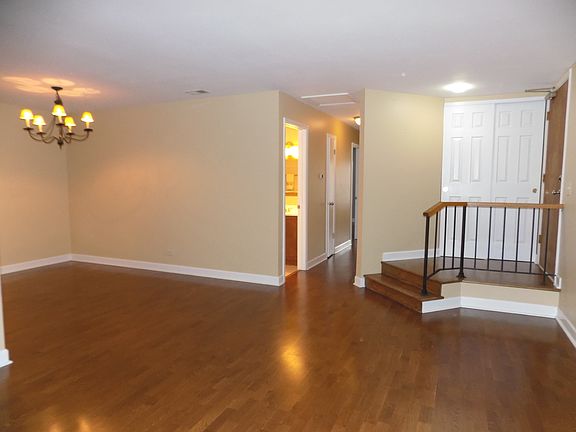 5th image of 904 Surrey Dr #2AL