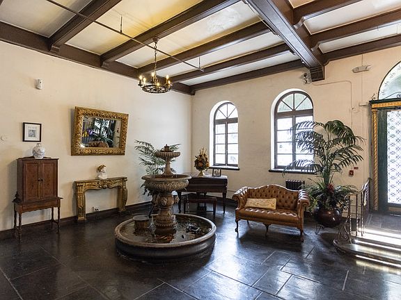 3rd image of 1861 Whitley Ave APT 203