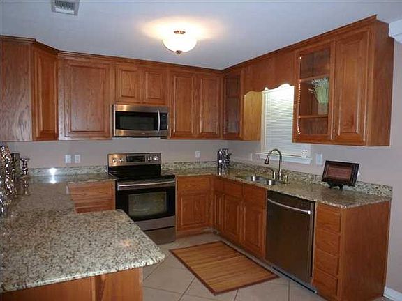 3rd image of 612 Norton Dr