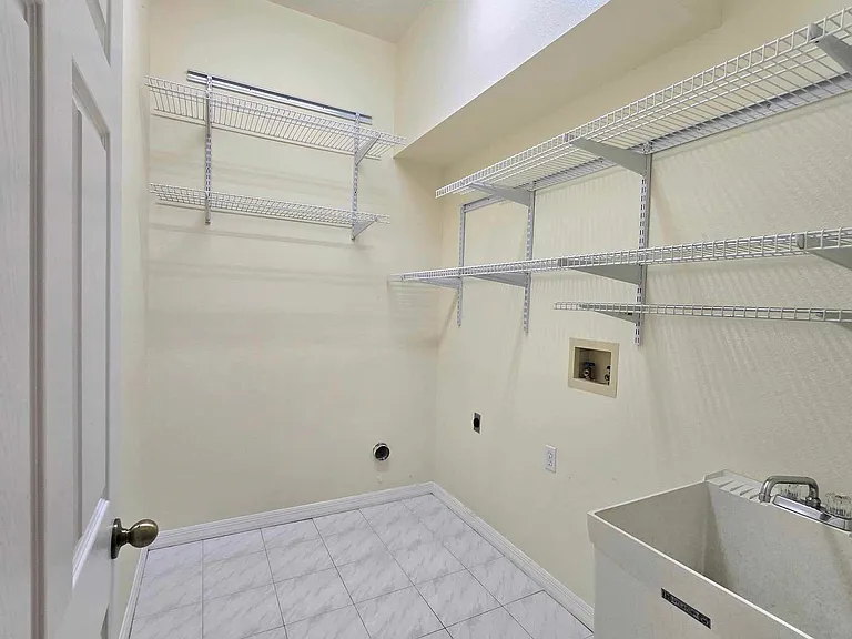 7047 Hazeltine Cir — Photo 19