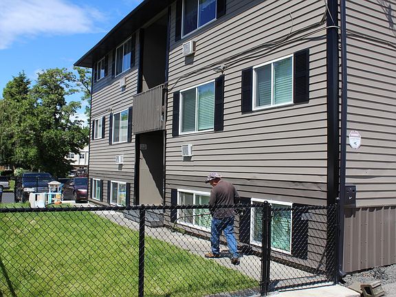 3rd image of 2808 E Everett Ave