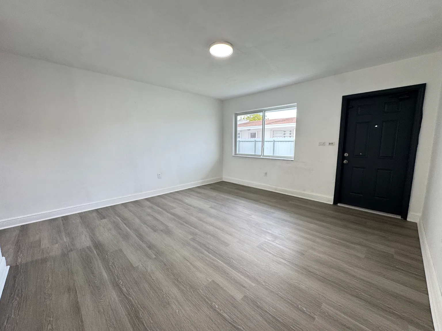 2 bed, 1020 sqft, $2,600 — Photo 4