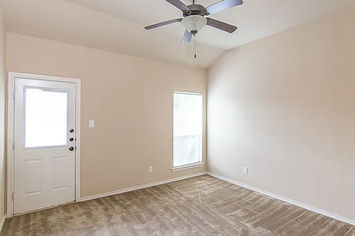 1405 Piedmont Dr — Photo 5