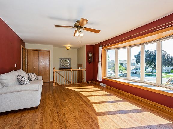 2nd image of 4810 N Clifton Ave
