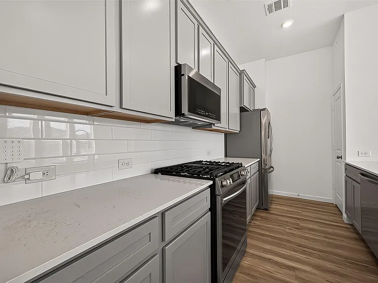 5558 Amber Brook Ln — Photo 17