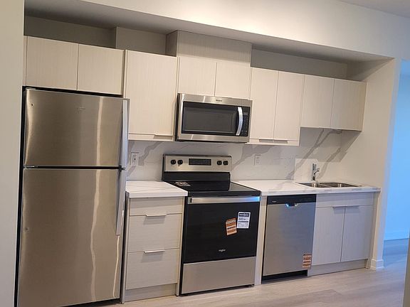 5th image of 2825 Jane St #212