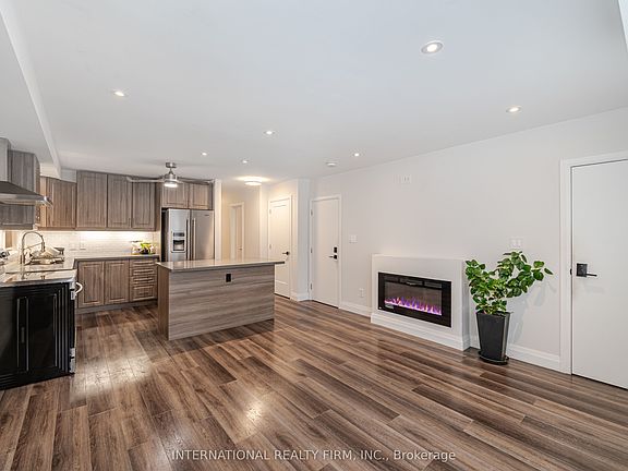 3rd image of 372 Lakeshore Rd W #2