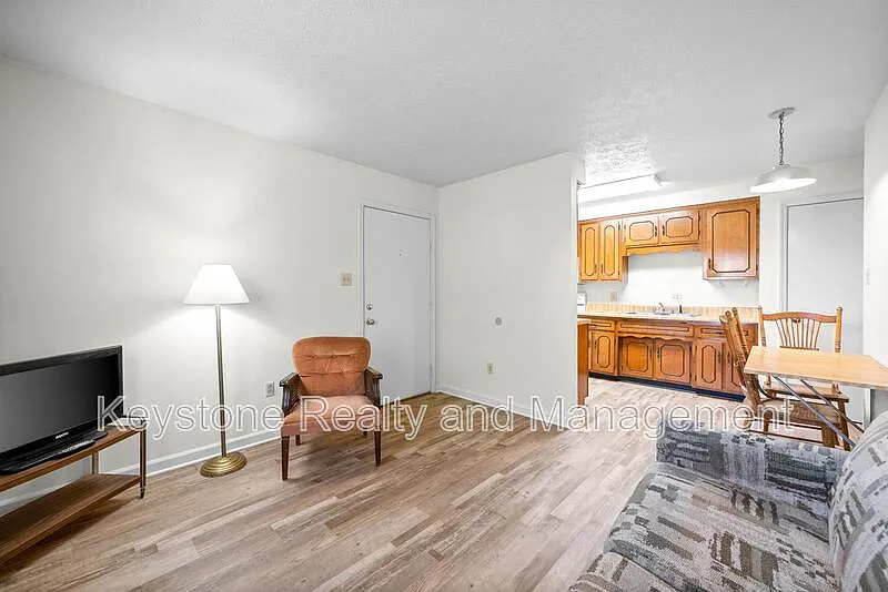 102 Laurel Cove — Photo 4
