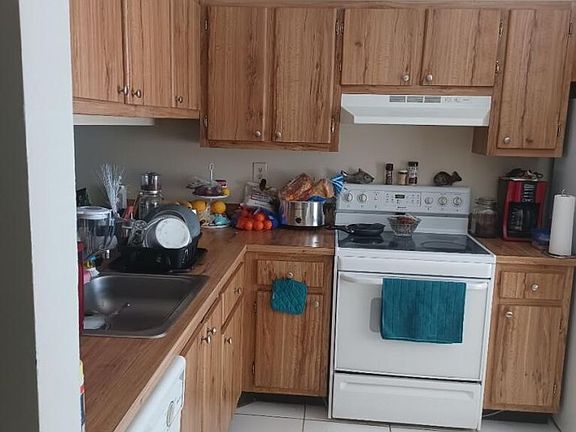 5th image of 3221 W Meadows Cir