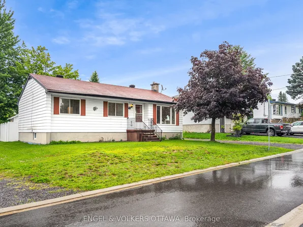 871 Notre Dame St, Clarence Rockland, ON K4K 1G3