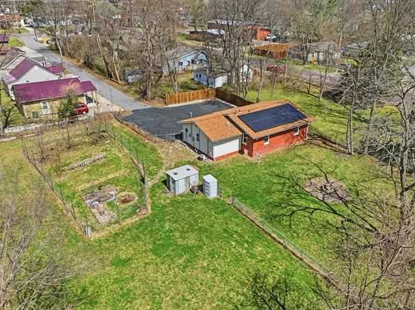 400 Auburn Ln, Columbia, MO 65203