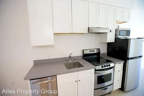 1335 Folsom — Photo 2