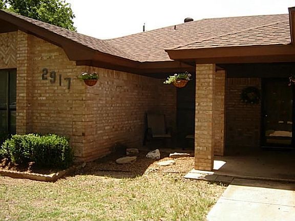 3rd image of 2917 Red Oak Cir