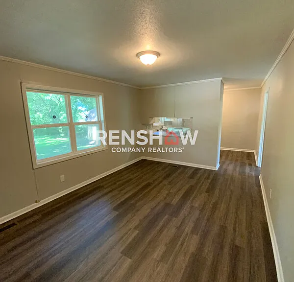 162 S Poplar St — Photo 3