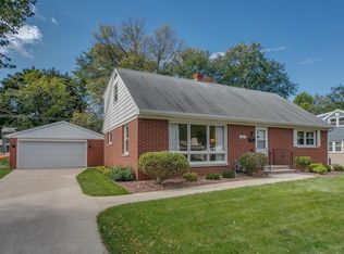 808 Bomier St, De Pere, WI 54115