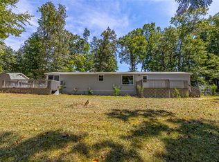 422 Meadows Ln, Townville, SC 29689