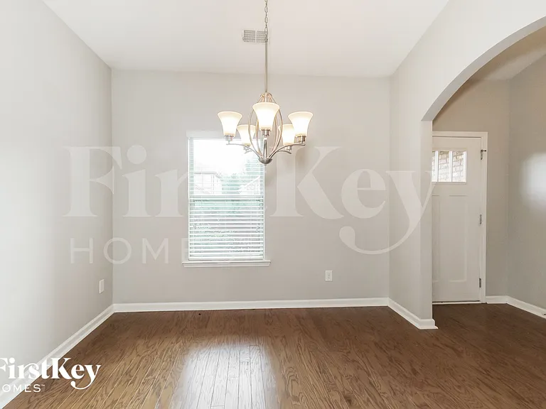 613 Johnnys Cv — Photo 5