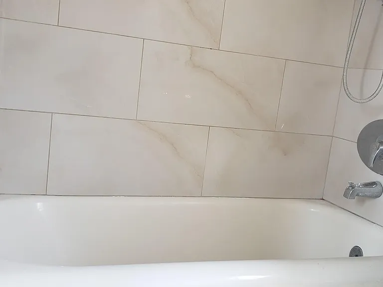 Bathroom - Tub