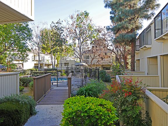 2nd image of 696 Sycamore Ave