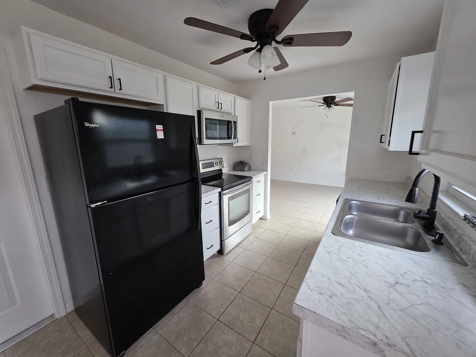 2 bed, 912 sqft, $1,600 — Photo 3
