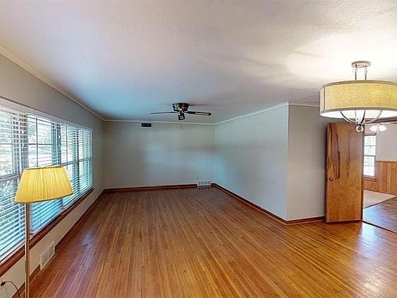 3rd image of 4716 Holiday Ln W