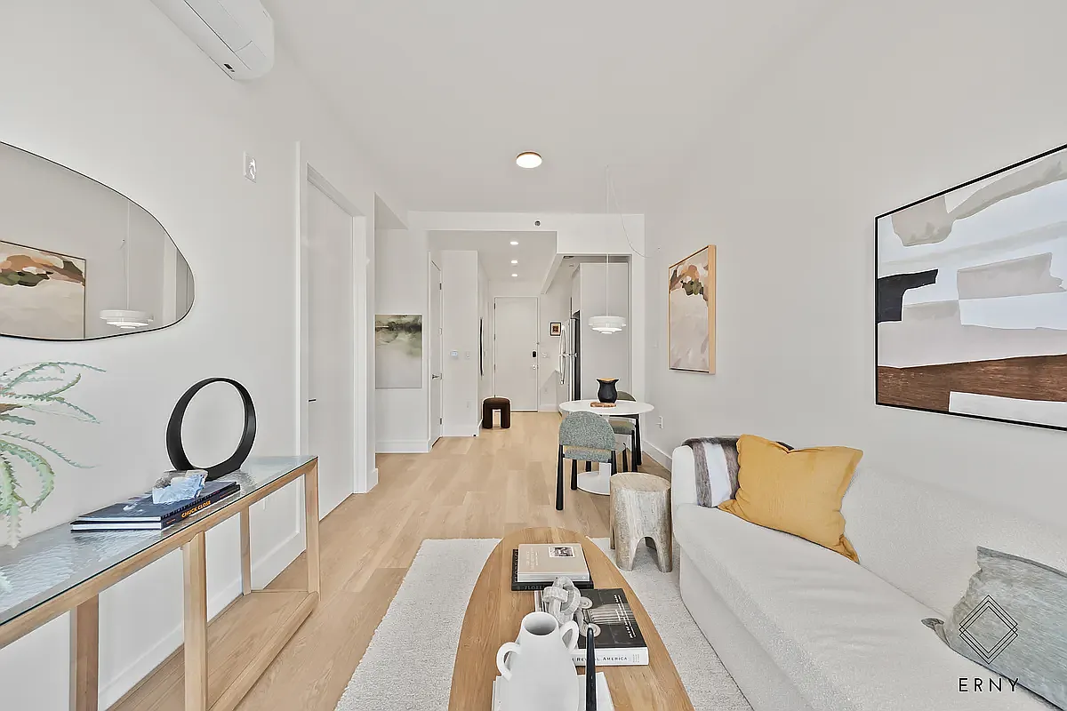 833 Maple Street — Photo 1