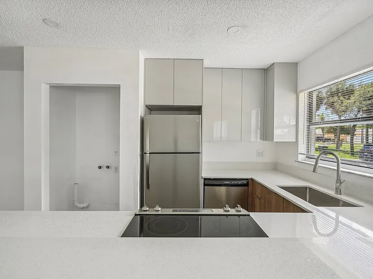 Fall Ridge Apartments — Photo 19