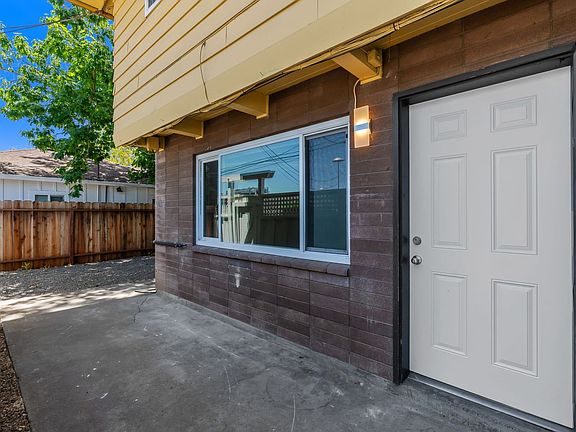4th image of 1141-1161 Oak Ave #1141