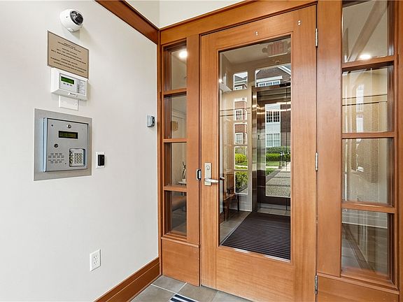 5th image of 1220 Crescent Pl APT 1K