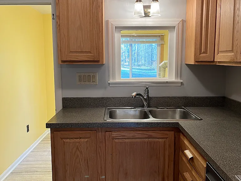 Kitchen
Entrance to laundry room straight ahead