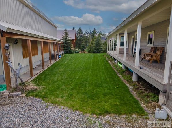 3417 E Robbins Cir, Island Park, ID 83429